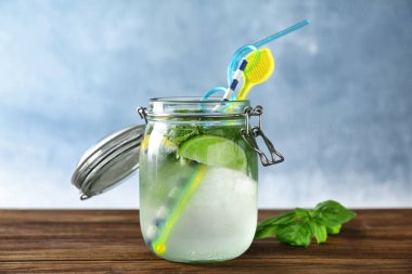 Fesleğen su tablo ile jar