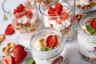 çilek çubuk kraker salata 