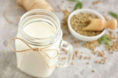 Kenevir süt ile jar  