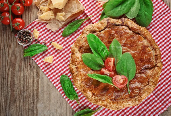 Torta saporita con spinaci — Foto Stock