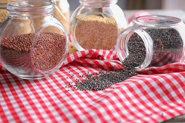 Olika quinoa frön — Stockfoto