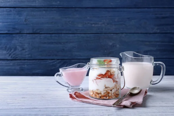 Strawberry pretzel salad — Stock Photo, Image