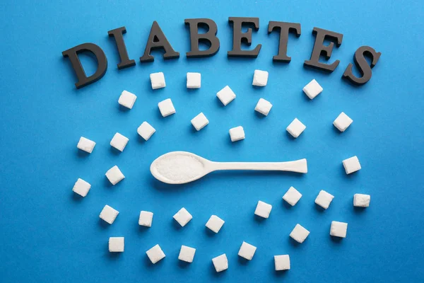 Composición con la palabra Diabetes y azúcar sobre fondo de color — Foto de Stock