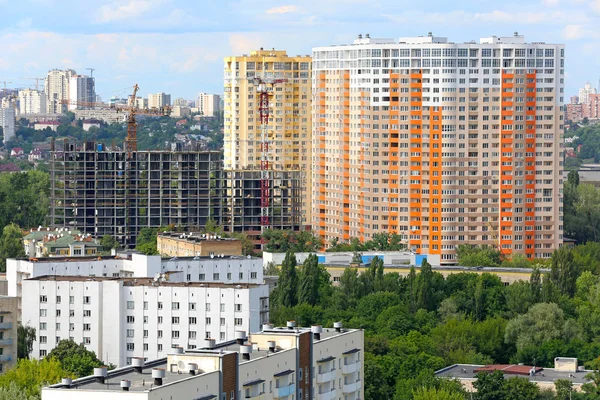 Bau eines neuen Gebäudes in der Stadt — Stockfoto