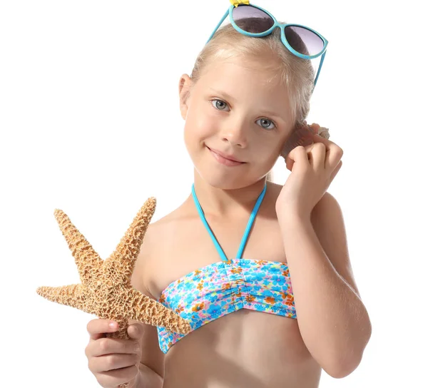 Schattig Klein Meisje Met Shell Zeester Witte Achtergrond Zomer Vakantie — Stockfoto