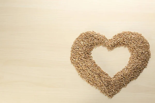Coração feito de grãos de cereais — Fotografia de Stock