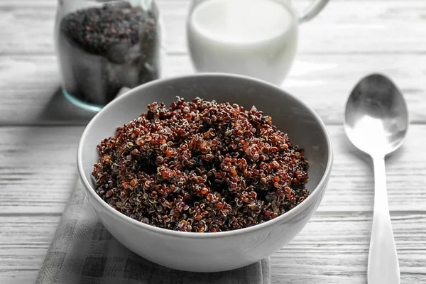 Bol aux grains de quinoa bouillis — Photo