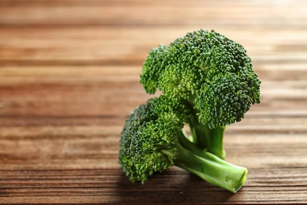 Fresh broccoli on wooden table — Stock Photo, Image