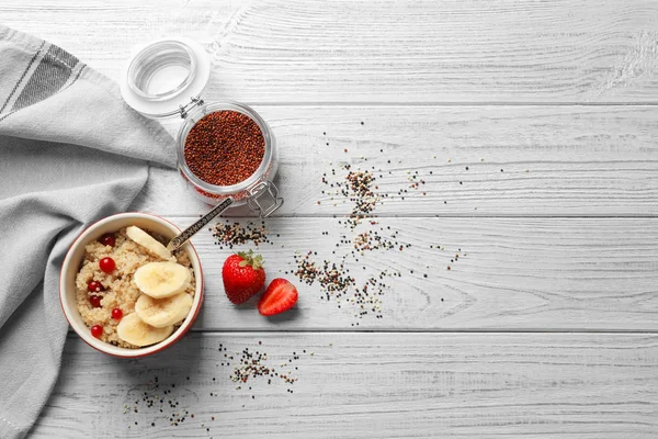 Ramekin med smakrik quinoa — Stockfoto