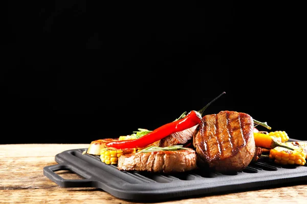 Grilované steaky a zelenina — Stock fotografie