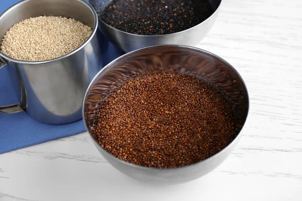 Tigela com sementes de quinoa — Fotografia de Stock