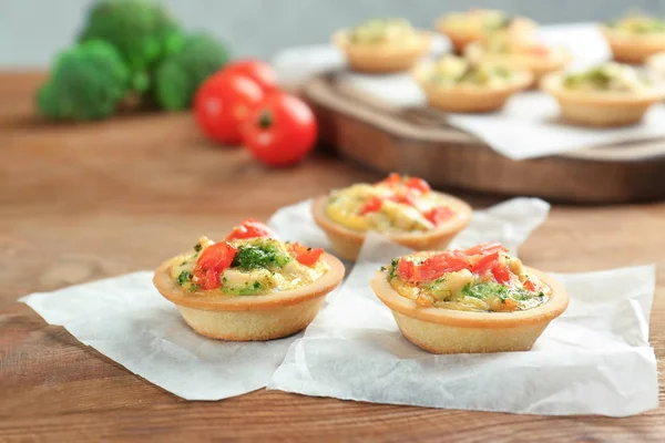 Broccoli quiche tartlets — Stockfoto