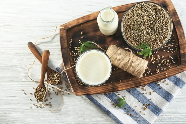 Kenevir süt ile kompozisyon 