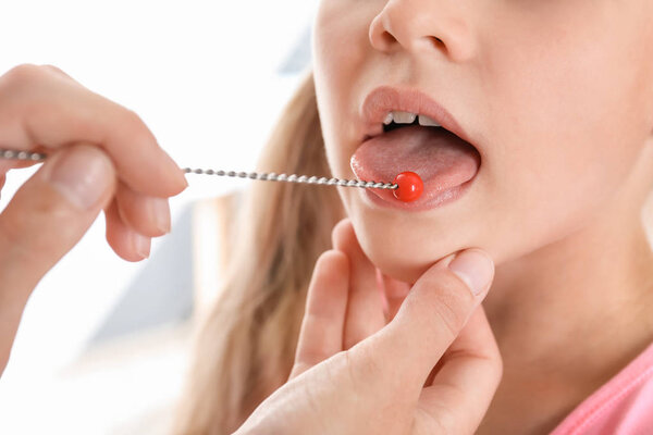 девушка в офисе терапевта
