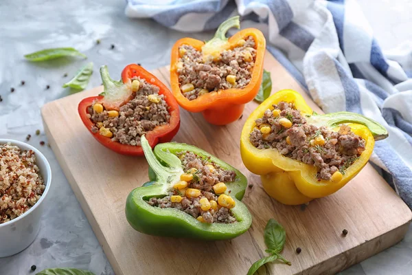 Peperoni ripieni di quinoa — Foto Stock