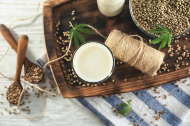 Kenevir süt ile kompozisyon 