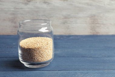 Quinoa tohumları cam 