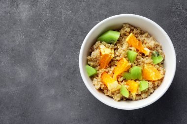 Meyve kase tablo ile lezzetli quinoa