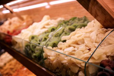 Farklı lezzetli kurutulmuş meyve 