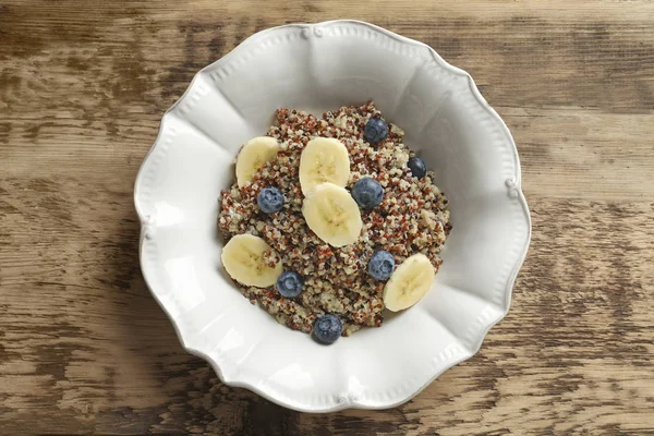 Tatlı quinoa ve muz ile