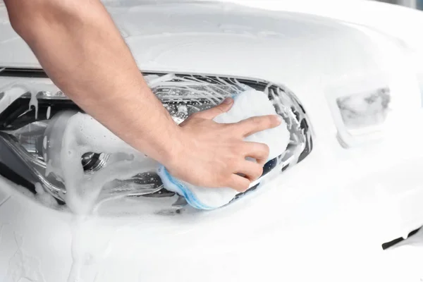 Man washing automobile headlight with sponge, closeup — Stock Photo, Image