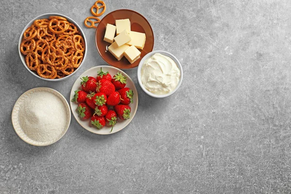 Ingredientes para salada de morango pretzel — Fotografia de Stock