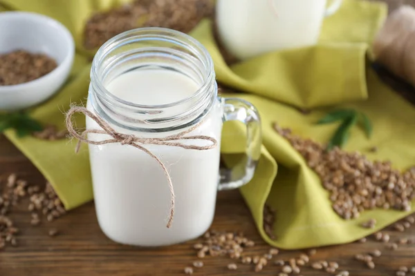 Frasco com leite de cânhamo — Fotografia de Stock