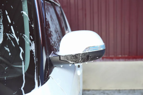 Espejo retrovisor de automóvil en espuma — Foto de Stock
