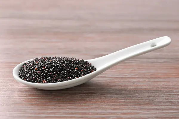 Łyżka z nasion quinoa — Zdjęcie stockowe