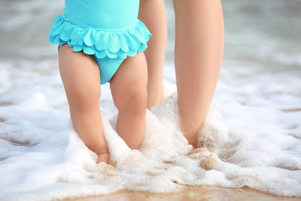 Mother with little daughter on beach — Stock Photo, Image