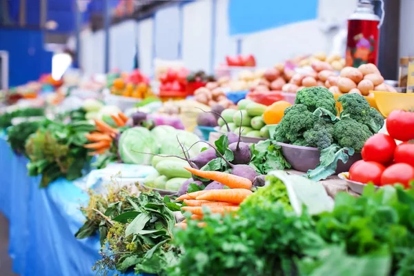 Assortment of fresh vegetables at market — Stock Photo, Image