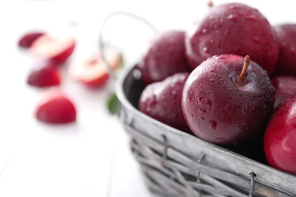 Fresh ripe plums — Stock Photo, Image