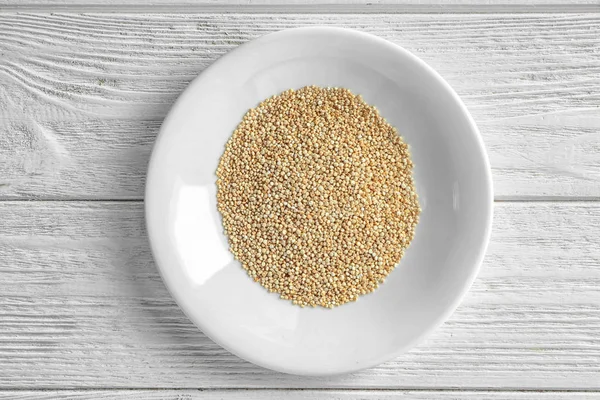 Tigela com grãos de quinoa — Fotografia de Stock