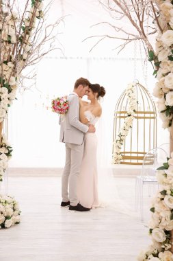 Düğün günü, kapalı mutlu güzel Çift