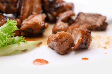 salata ile servis kaburga 