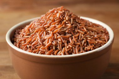 Çiğ kırmızı kargo pirinç