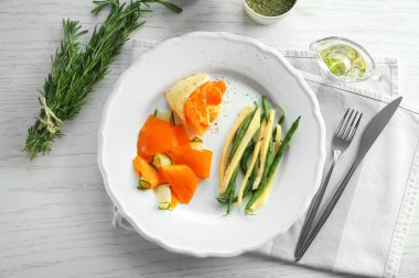 Havuç salatalık ve yeşil fasulye salatası