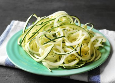 Spagetti squash plaka üzerinde