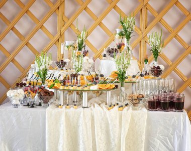 Düğün büfe masa meyve tatlılar 