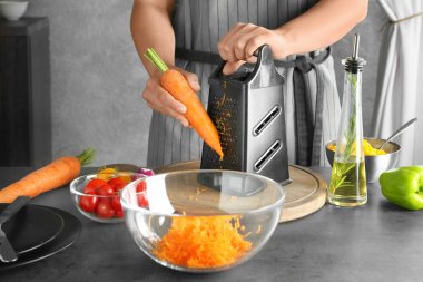 Kadın ızgara havuç 