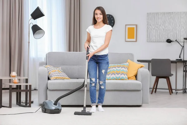 Woman with vacuum in living room — Stock Photo, Image