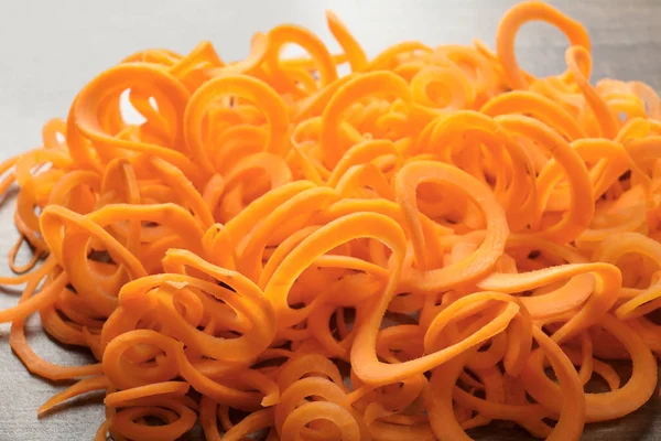 Raw carrot spaghetti — Stock Photo, Image