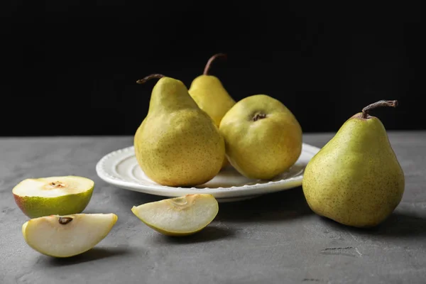 Pêras maduras deliciosas — Fotografia de Stock