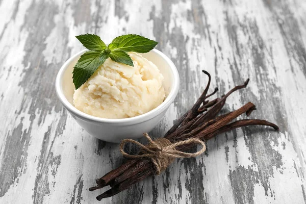 Delicious vanilla ice cream — Stock Photo, Image