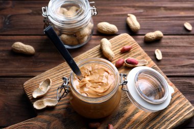 Cam Kavanoz fıstık ezmesi ile