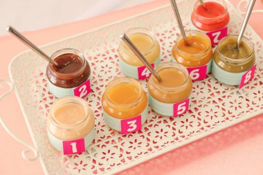 Kavanoz farklı püresi ile