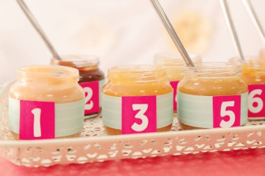 Kavanoz farklı püresi ile