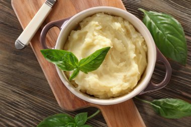 Pot patates püresi ile