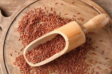 Kırmızı kargo pirinç ile Kepçe 