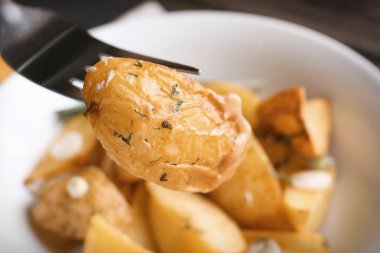 Lezzetli fırında patates